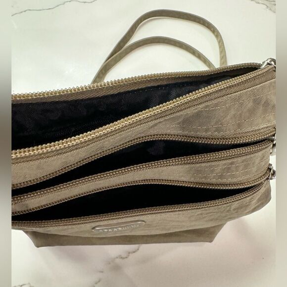 Baggallini crossbody beige purse bag - Picture 2 of 10